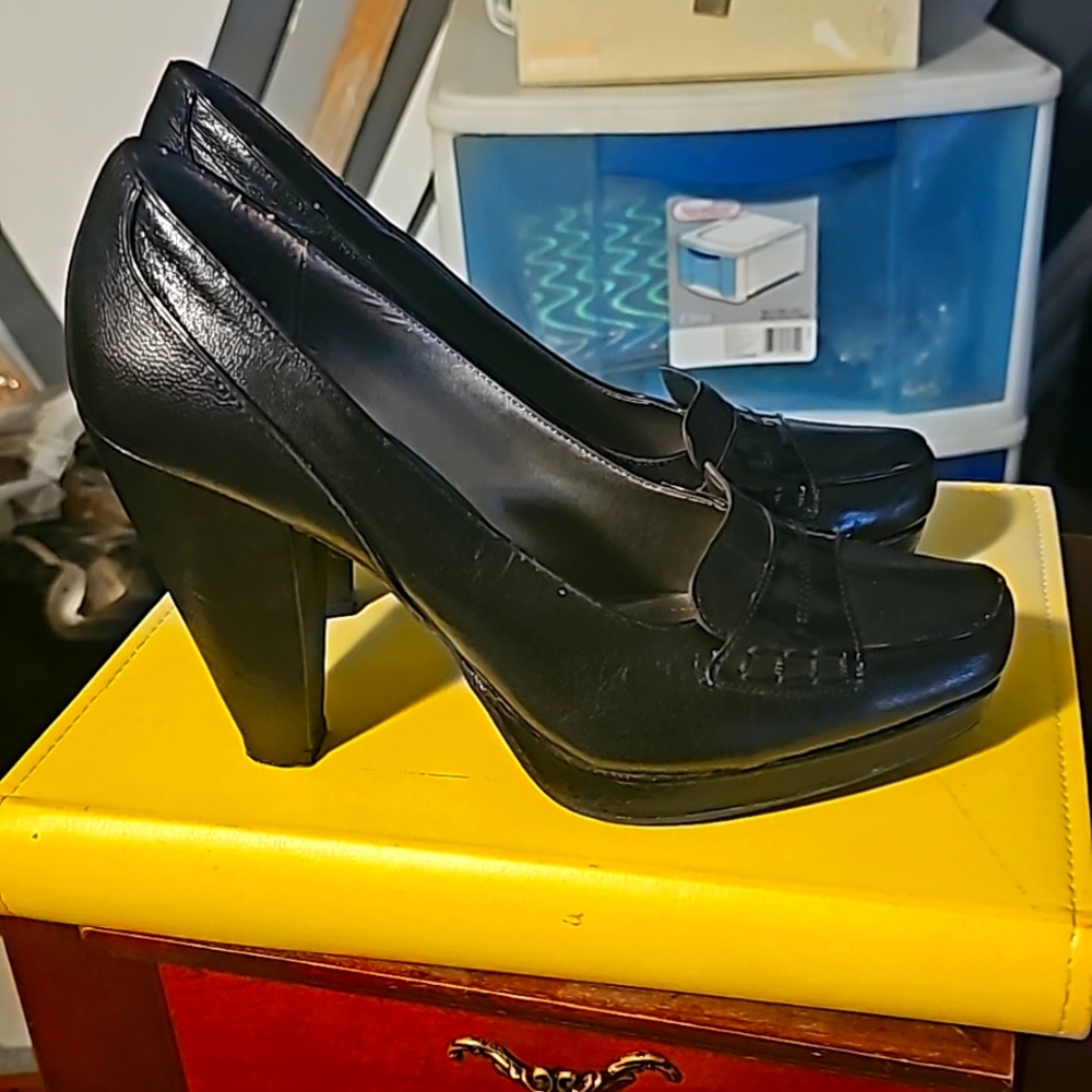 Kenneth Cole Reaction Black Leather High Heel Loafer Pumps